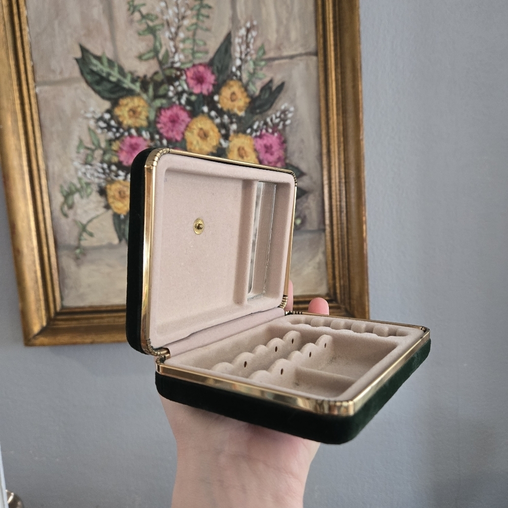 Green Velvet Hinged Travel Jewelry Box With Mirror - Picture 2 of 5